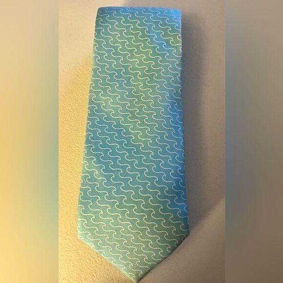NWOT Vineyard Vines Tie   - Picture 1 of 3